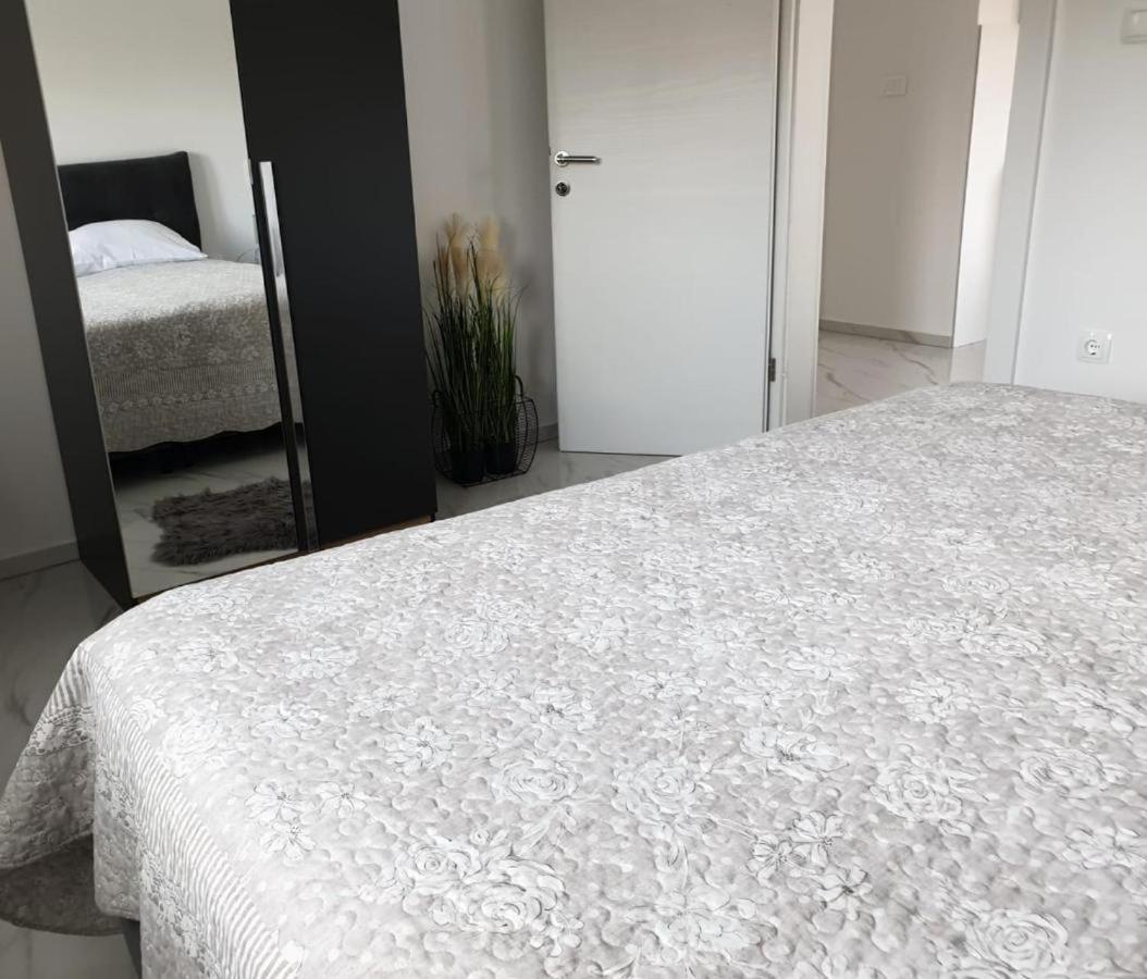 Premium Apartments Adore Novalja Exteriör bild