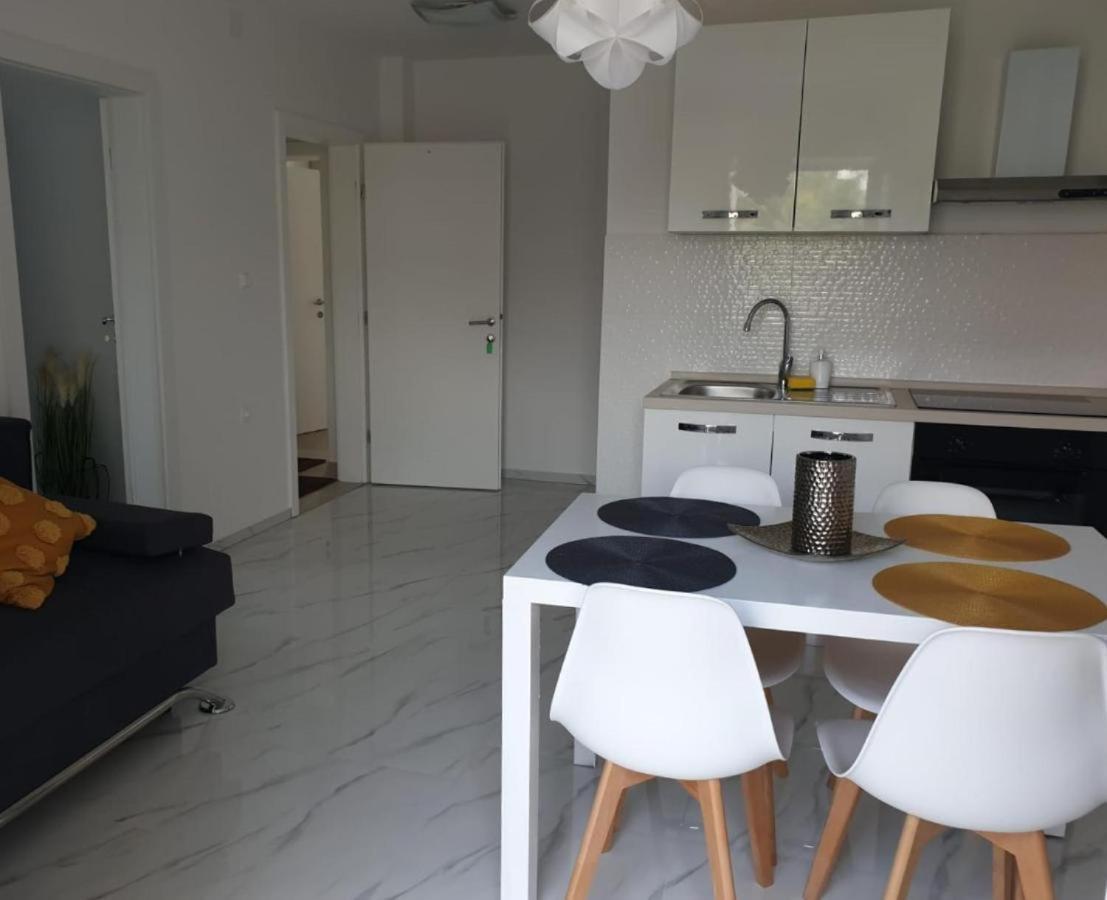 Premium Apartments Adore Novalja Exteriör bild